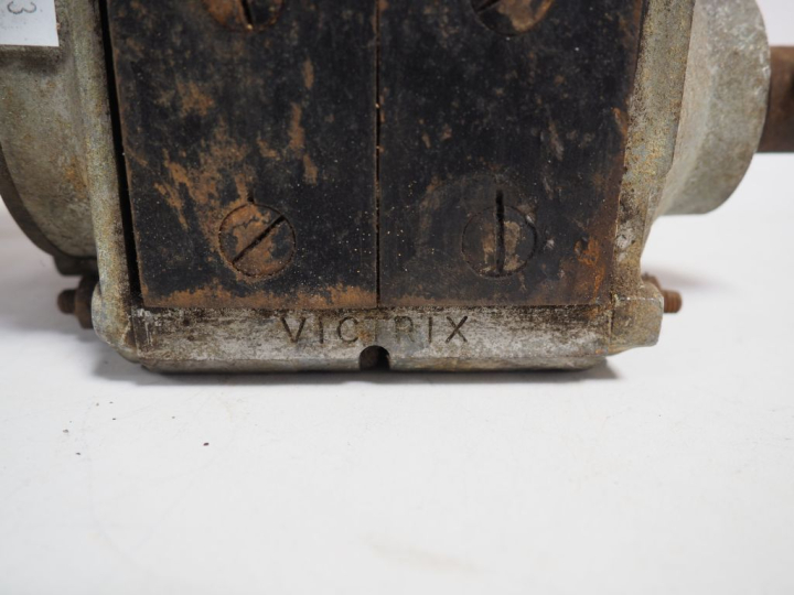 Magnéto DE DION pour automobile.