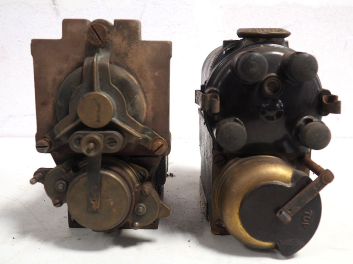 2 différents magnétos SIMMS pour automobile.