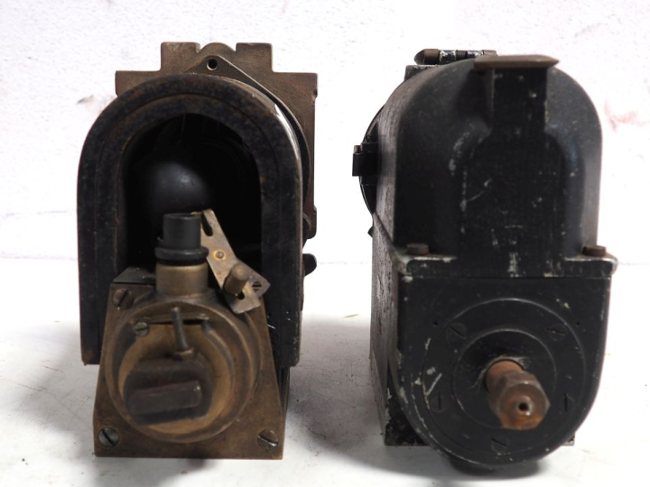 2 différents magnétos SIMMS pour automobile.