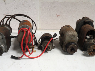 Vente aux enchères 5 différents magnétos LAVALETTE pour automobile.
