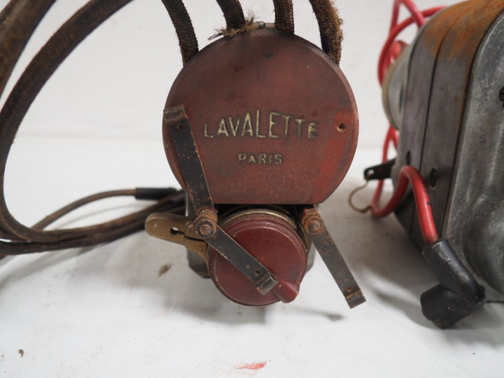 5 différents magnétos LAVALETTE pour automobile.