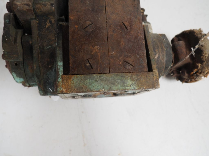 5 différents magnétos LAVALETTE pour automobile.