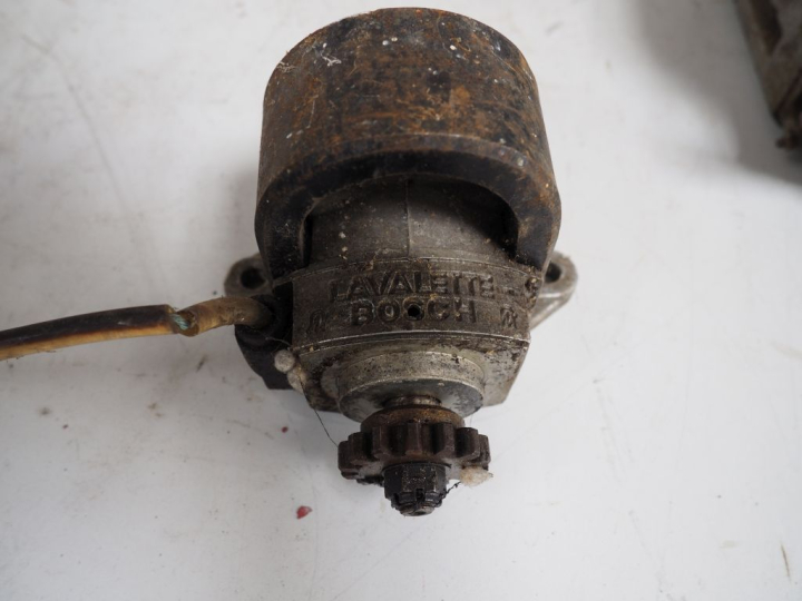 5 différents magnétos LAVALETTE pour automobile.