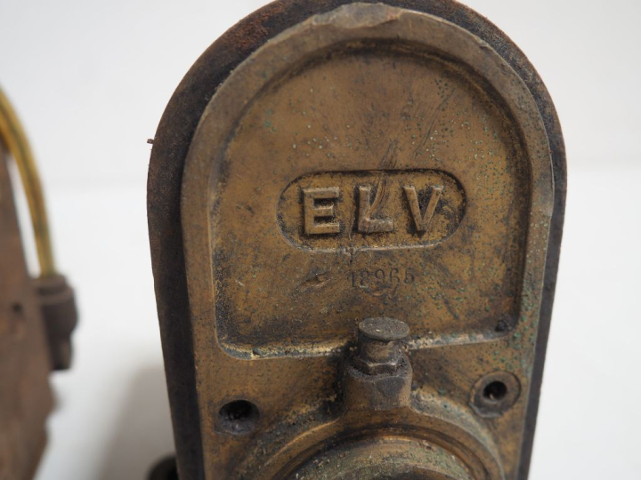 5 différents magnétos F.E.V ou E.L.V pour automobile.