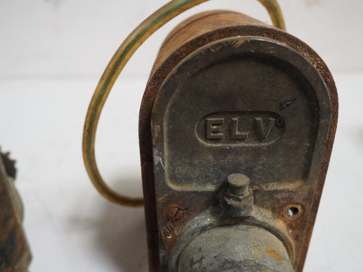 5 différents magnétos F.E.V ou E.L.V pour automobile.