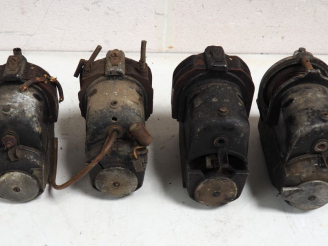 Vente aux enchères 4 différents magnétos SCINTILLA pour automobile.