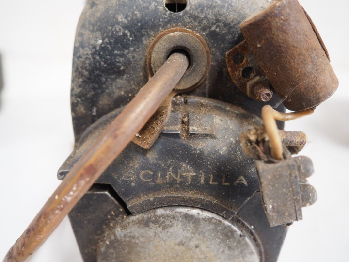 4 différents magnétos SCINTILLA pour automobile.