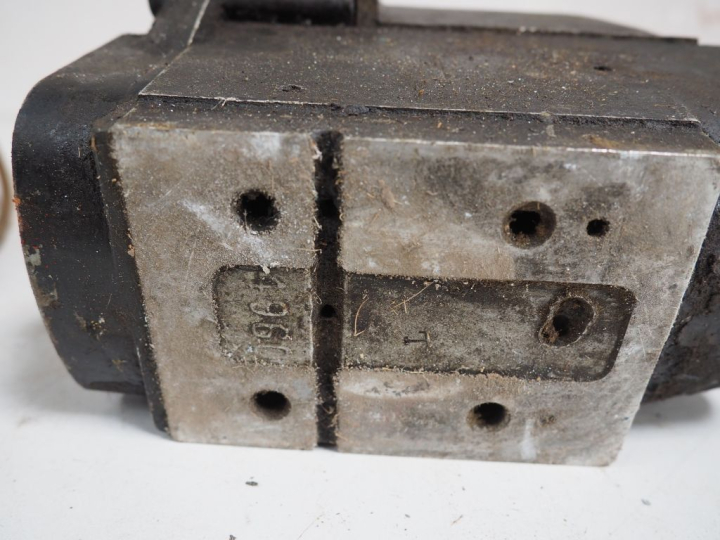 4 différents magnétos SCINTILLA pour automobile.