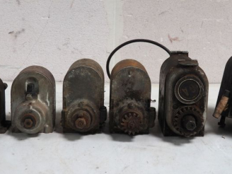 Vente aux enchères 8 différents magnétos pour automobile de différentes marques dont GA, 