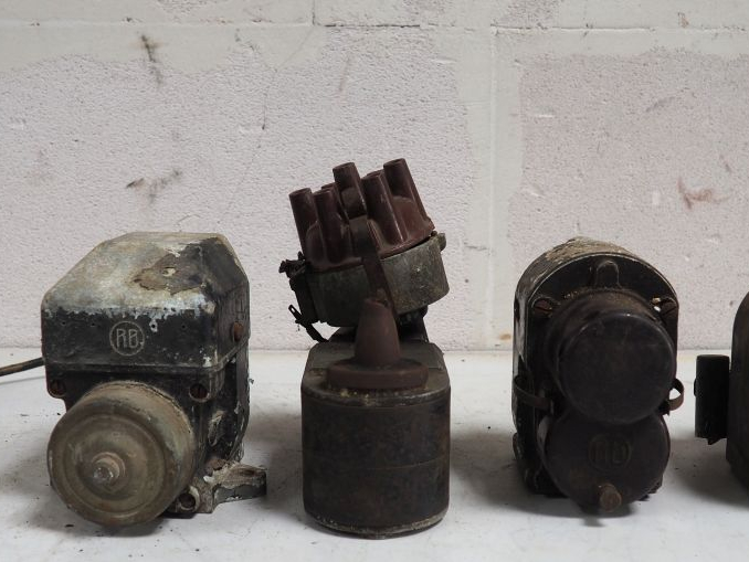 4 différents magnétos pour automobile de différentes marques dont RB.