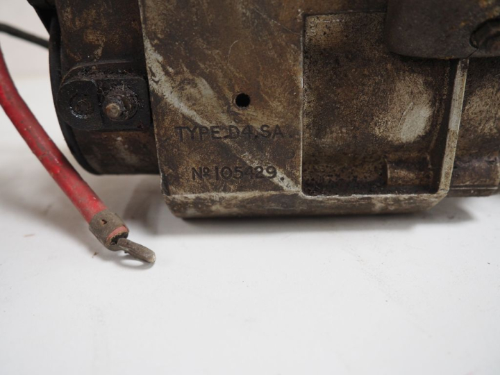 10 différents magnétos pour automobile de différentes marques.