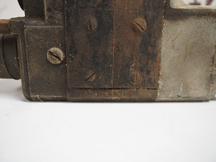 10 différents magnétos pour automobile de différentes marques.