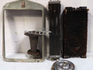 Vente aux enchères Diverses pièces automobile (calandre, radiateur etc…).