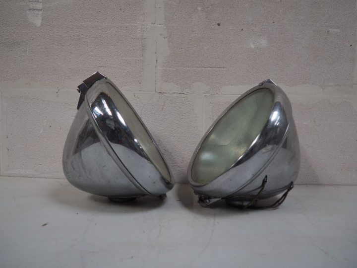 Paire de phares Joseph LUCAS limited Birmingham England. Diam. 30 cm.