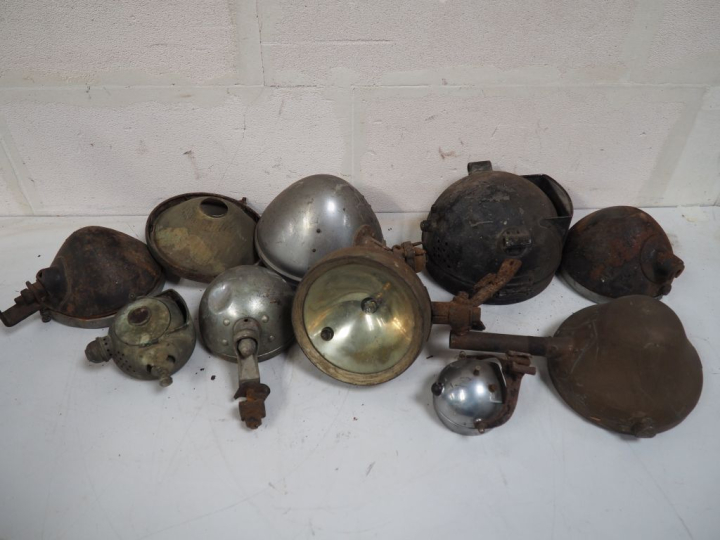 Ensemble de phares automobiles.