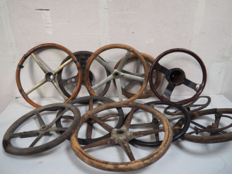Vente aux enchères Onze différents volants automobile.