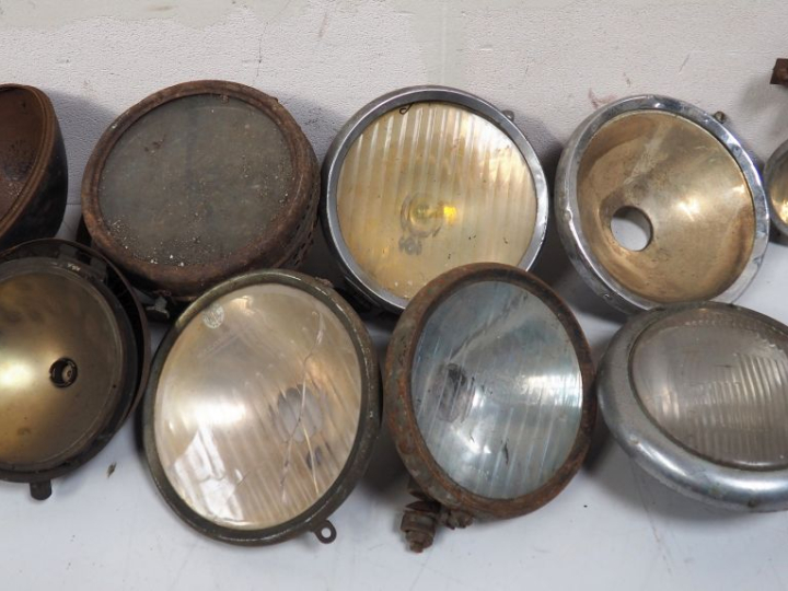 Ensemble de phares automobile.