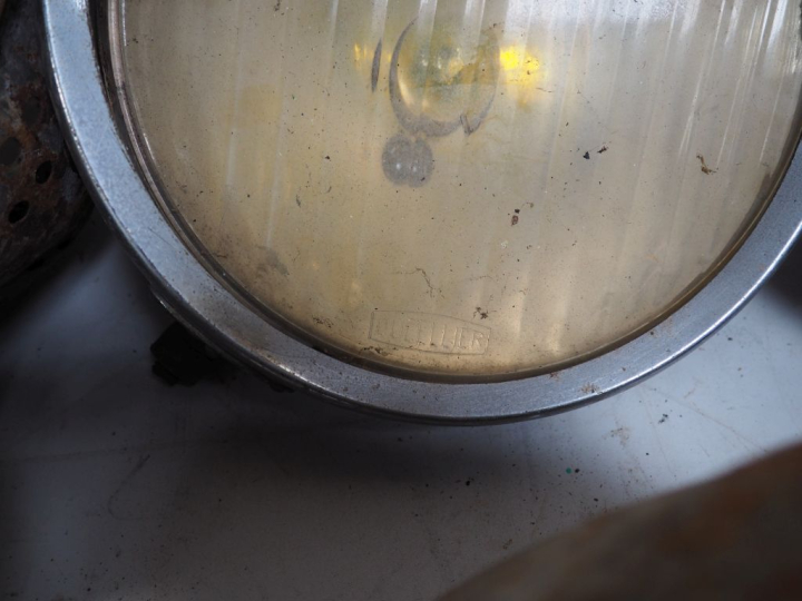 Ensemble de phares automobile.