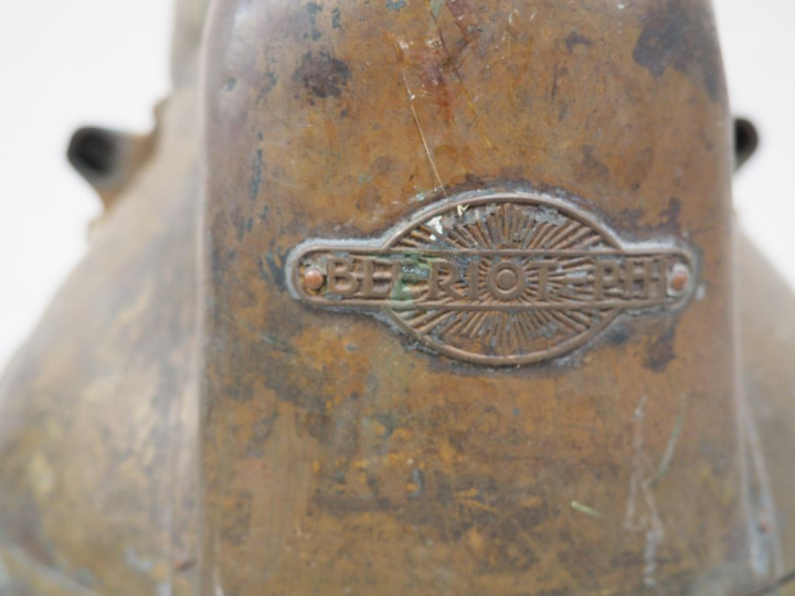 Paire de phares pour automobiles. Dim. 28 x 27 cm.