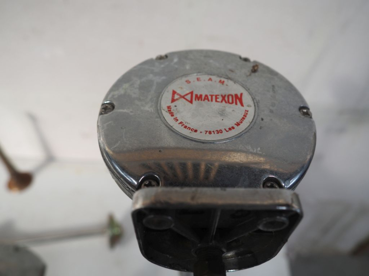 6 différents klaxons pour automobile.