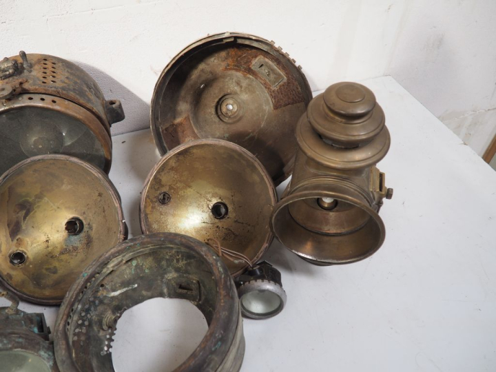 Ensemble de phares pour automobile.