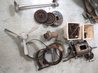 Vente aux enchères Ensemble de pièces pour automobile.