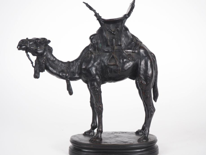Alfred BARYE.  "le chameau" Sculpture en bronze à patine brune Signée 