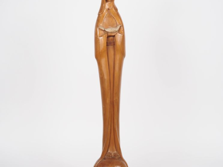 F. BRASSAC.  "Vierge à la colombe" Bois sculpté Signé H. 76 cm