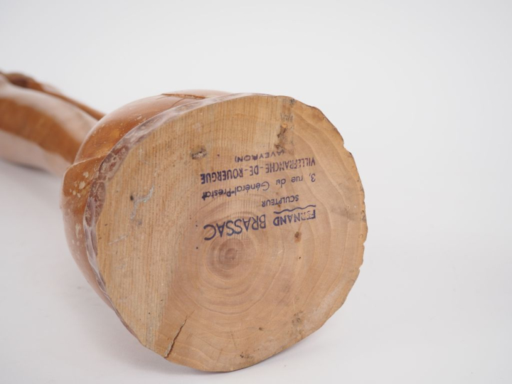 F. BRASSAC.  "Vierge à la colombe" Bois sculpté Signé H. 76 cm