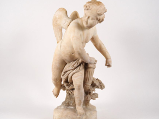 Vente aux enchères FALCONNET.  "amour" Grande sculpture en albatre  Signée (accidents) H.