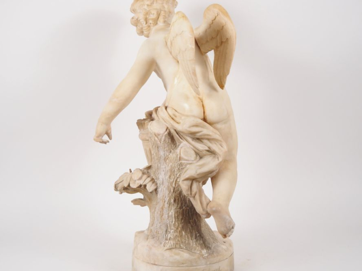 FALCONNET.  "amour" Grande sculpture en albatre  Signée (accidents) H.