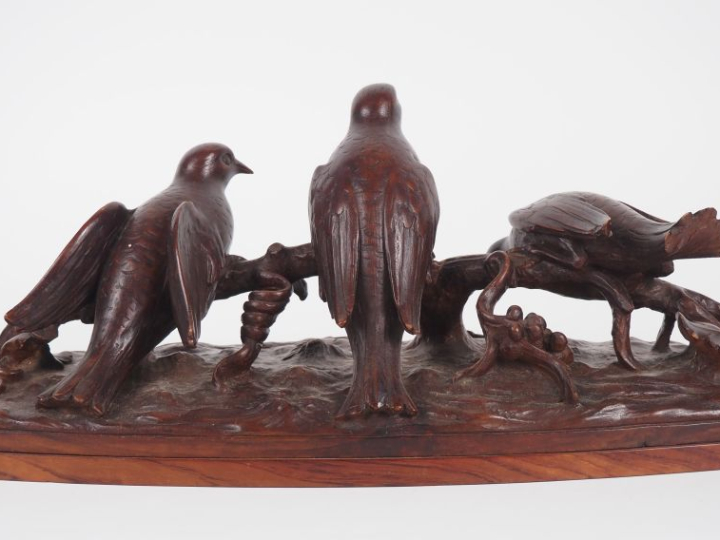 A.FOURNIALS. "Trois oiseaux branchés" Sculpture en noyer Signée Dim. 1
