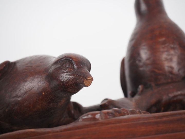 A.FOURNIALS. "Trois oiseaux branchés" Sculpture en noyer Signée Dim. 1