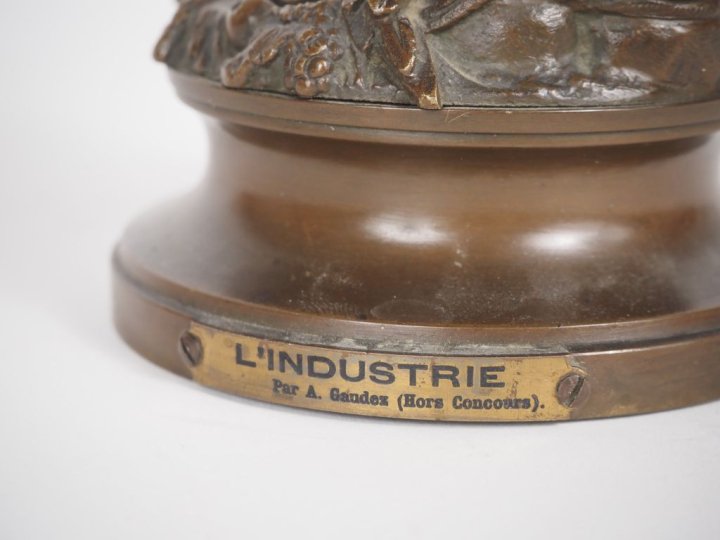 A. GAUDEZ.  "l'industrie" Sculpture en bronze à patine brune Signée H.