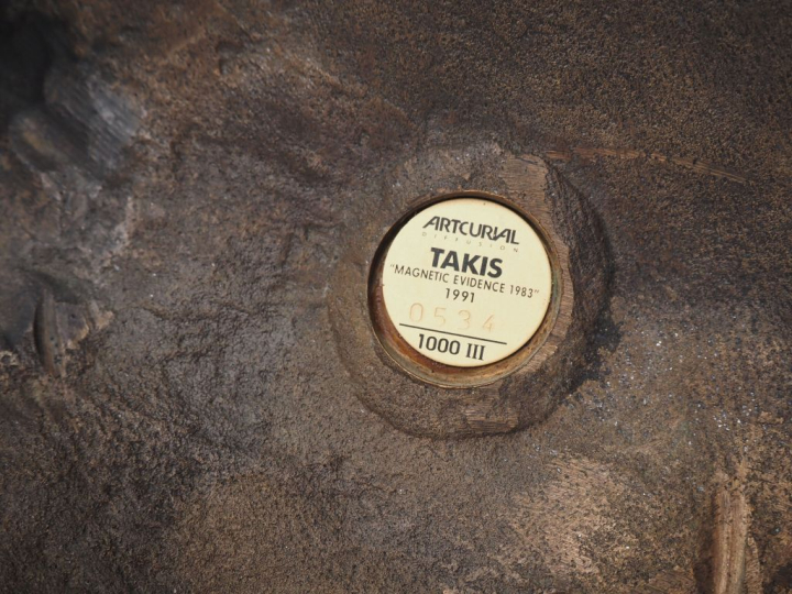 TAKIS.  "Magnetic Evidence 1983" Bronze Signé  Art Curial Diffusion nu