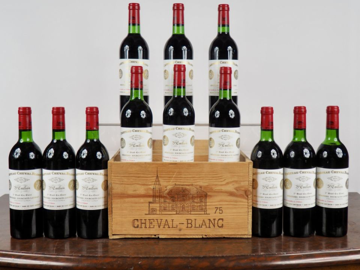 12 BOUTEILLES CHÂTEAU CHEVAL BLANC 1er GCC SAINT ÉMILION - 1975 - CBO 