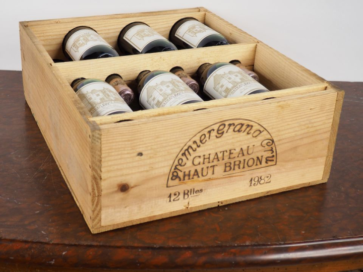 12 BOUTEILLES CHÂTEAU HAUT BRION 1er GCC GRAVES - 1982 - CBO - #1 - 3 