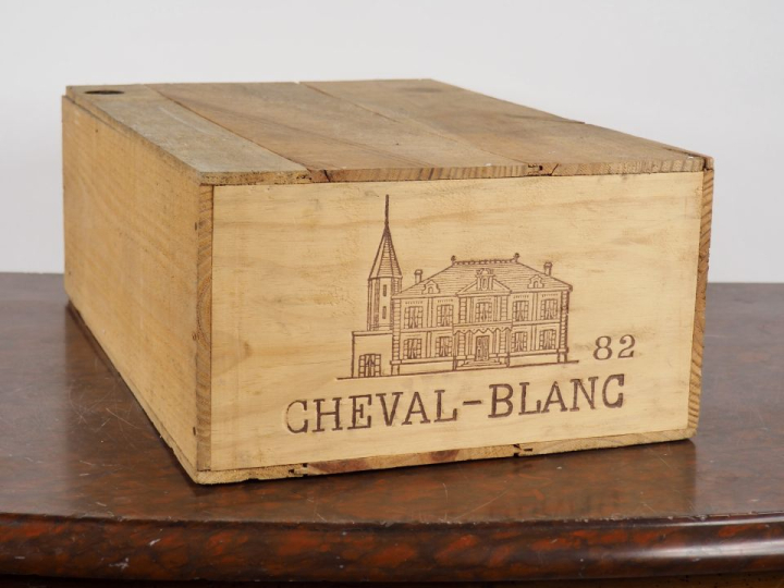 12 BOUTEILLES CHÂTEAU CHEVAL BLANC 1er GCC SAINT ÉMILION - 1982 - CBO 