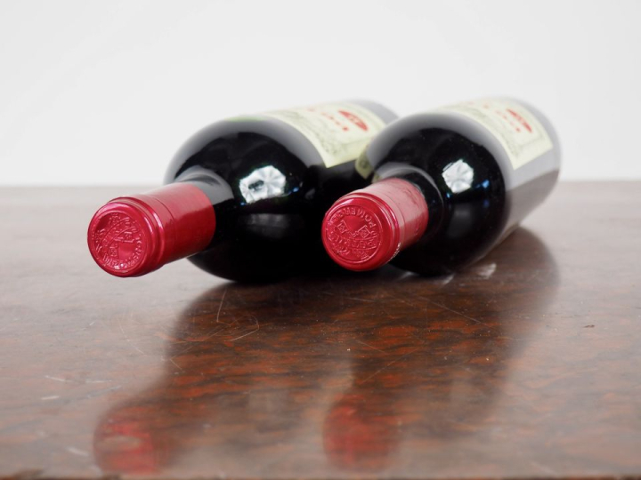 2 BOUTEILLES PETRUS POMEROL - 1986 - #1 - TRÈS BONS NIVEAUX/1 ÉTIQUETT