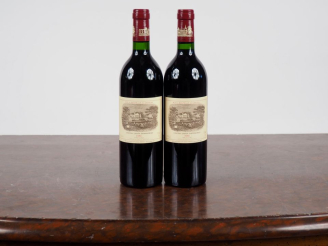 Vente aux enchères 2 BOUTEILLES CHÂTEAU LAFITE ROTHSCHILD 1er GCC PAUILLAC - 1986 - #1 - 