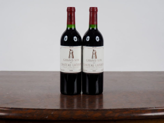 Vente aux enchères 2 BOUTEILLES CHÂTEAU LATOUR 1er GCC PAUILLAC - 1986 - #1 - PAPIERS DE 