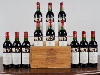 Vente aux enchères 12 BOUTEILLES CHÂTEAU MOUTON ROTHSCHILD 1er GCC PAUILLAC  - 1986 - CBO