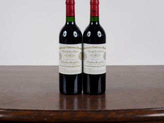Vente aux enchères 2 BOUTEILLES CHÂTEAU CHEVAL BLANC 1er GCC SAINT ÉMILION - 1988 - #1 - 