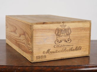 Vente aux enchères 12 BOUTEILLES CHÂTEAU MOUTON ROTHSCHILD 1er GCC PAUILLAC - 1989 - CBO 