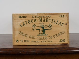 Vente aux enchères 12 BOUTEILLES CHÂTEAU LATOUR MARTILLAC BLANC GCC GRAVES - 2002 - CBO -