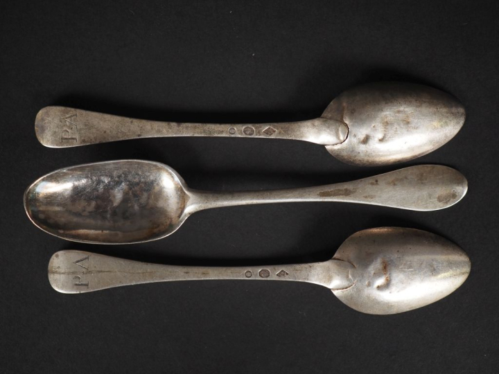 Paire de petites cuillères fin XVIIIème - début XIXème en argent 950, 