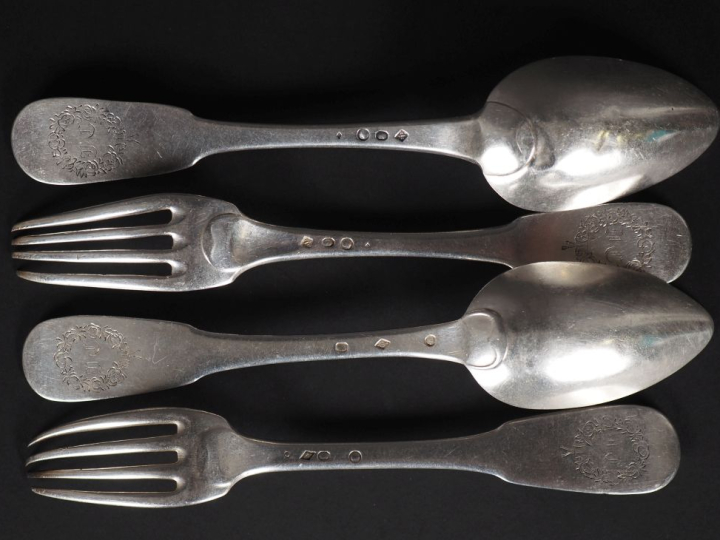 Quatre grands couverts en argent 950, poinçons au 2ème Coq et Vieillar