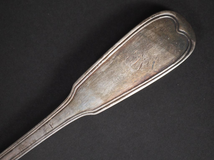 Louche Restauration en argent 950, poinçon Vieillard, modèle à filet. 