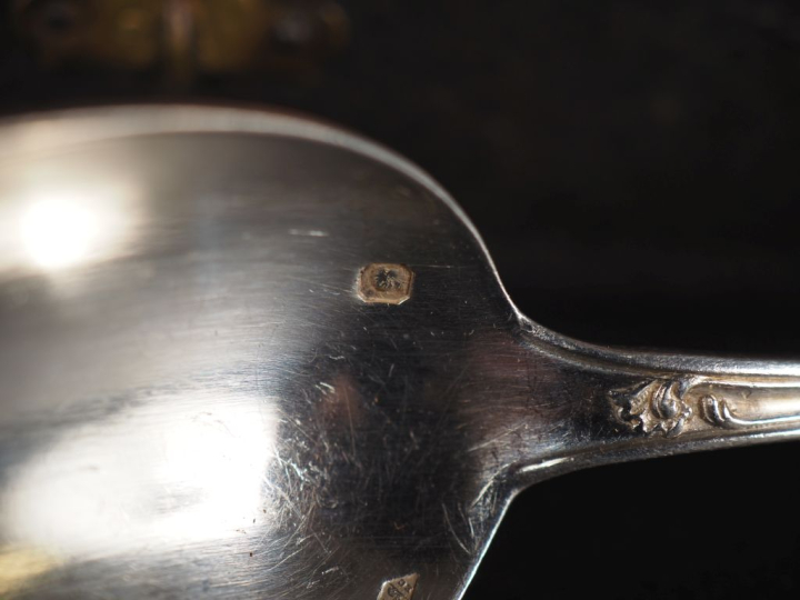 Suite de six petites cuillères de style Louis XV en argent 925, poinço