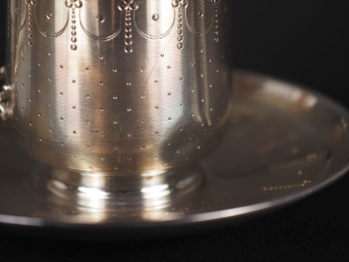 Paire de tasses et sous-tasses de style Louis XVI en argent 925, poinç